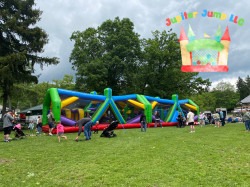 0D072A71 FFE0 4E21 9194 599B982A85D3 1769534851 30 ft Retro Obstacle Runner 1